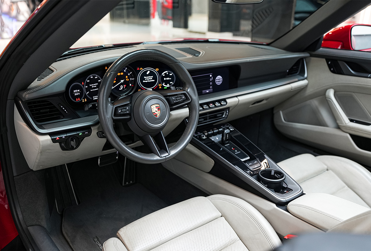 Movyocar Porsche 911 Carrera 4s car rental in dubai