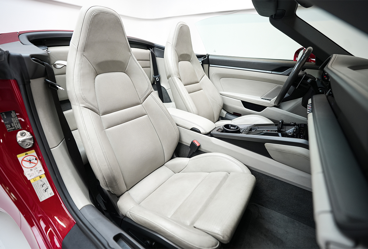 Movyocar Porsche 911 Carrera 4s car rental in dubai