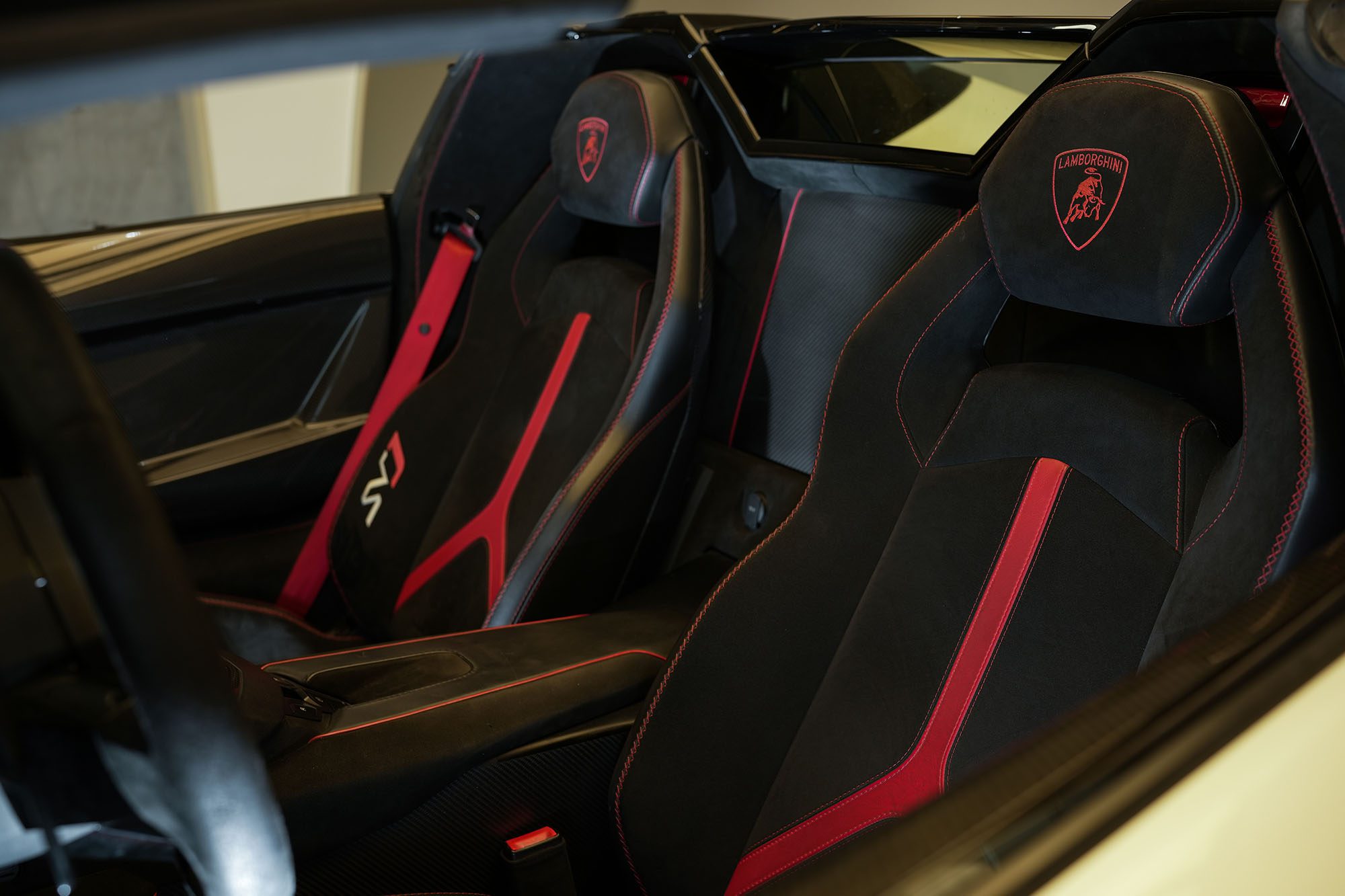 Movyocar Lamborghini Aventador Roadster Svj car rental in dubai