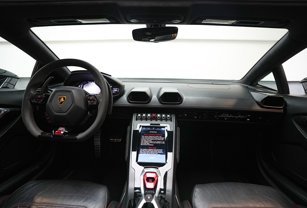 Movyocar Lamborghini Evo Spyder car rental in dubai