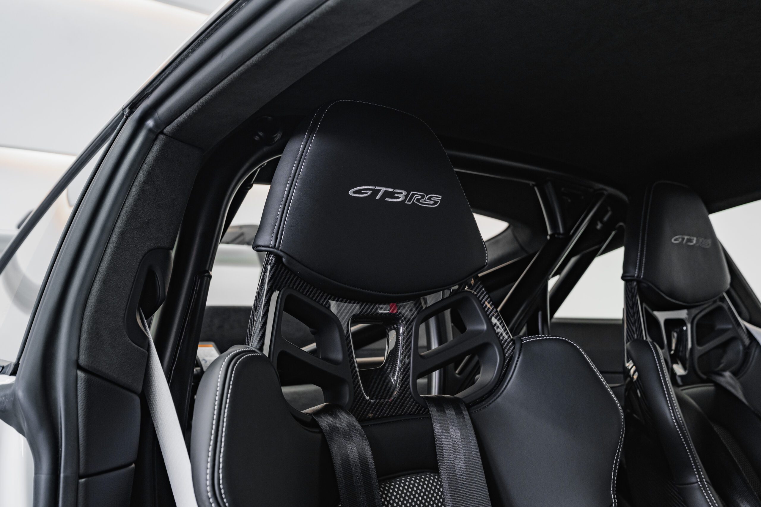 Movyocar Porsche Gt3 Rs White car rental in dubai