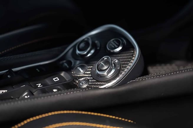 Movyocar Mclaren 570s Spider car rental in dubai