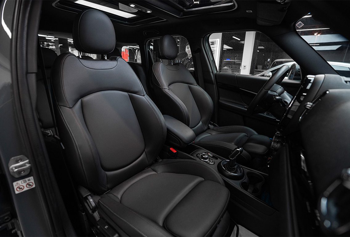 Movyocar Mini Cooper Countryman car rental in dubai