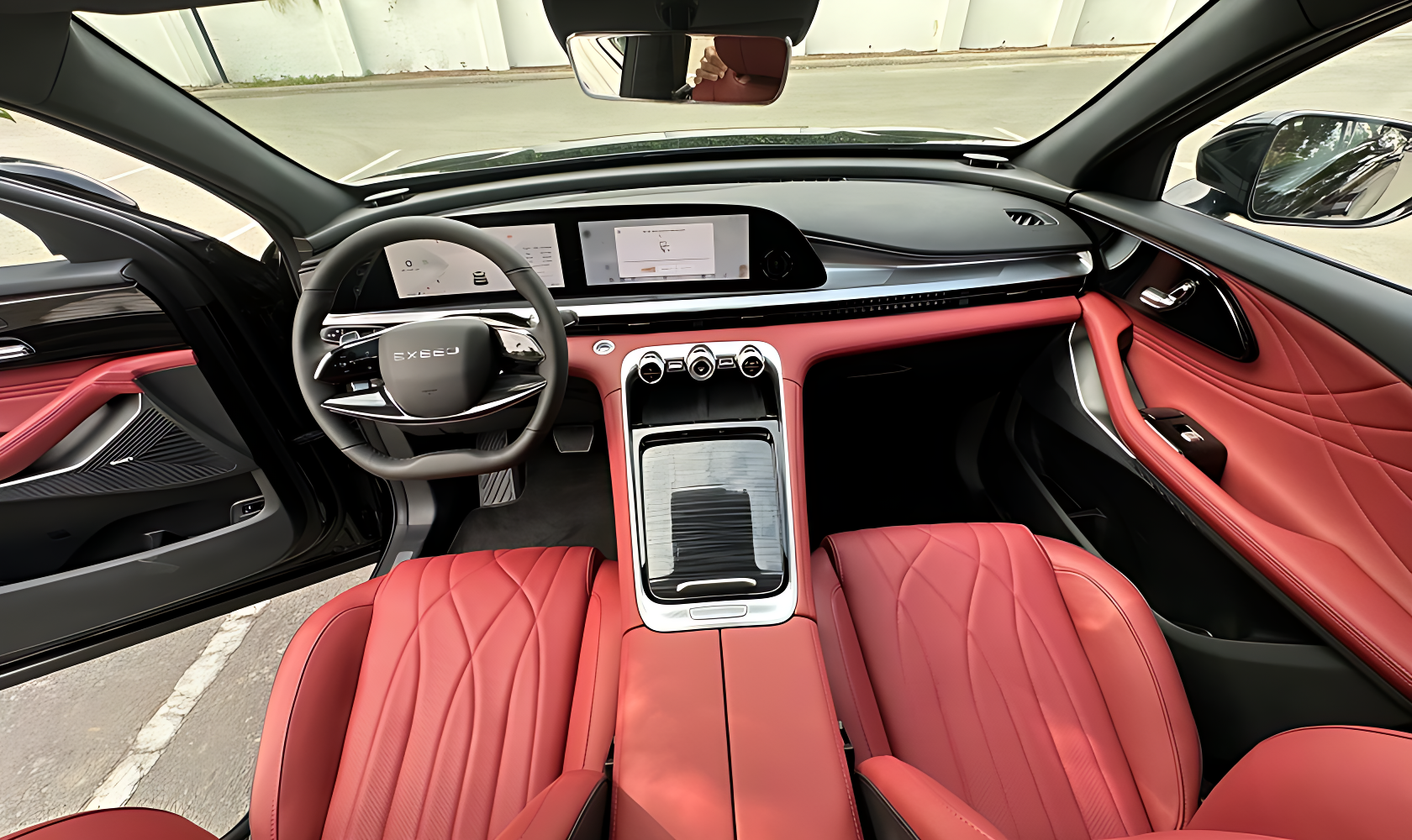 Movyocar Exeed Rx Premium car rental in dubai