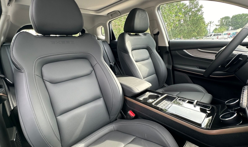 Movyocar Exeed Lx Premium car rental in dubai