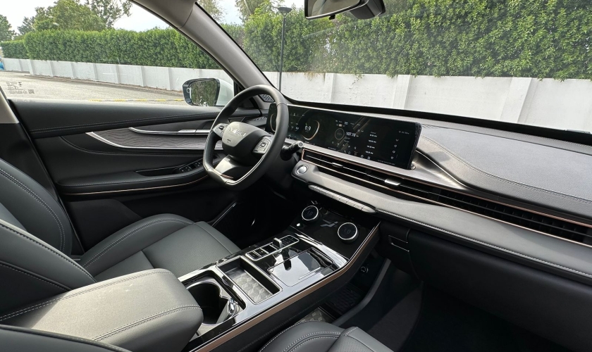 Movyocar Exeed Lx Premium car rental in dubai