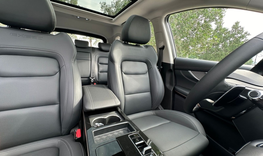 Movyocar Exeed Lx Premium car rental in dubai